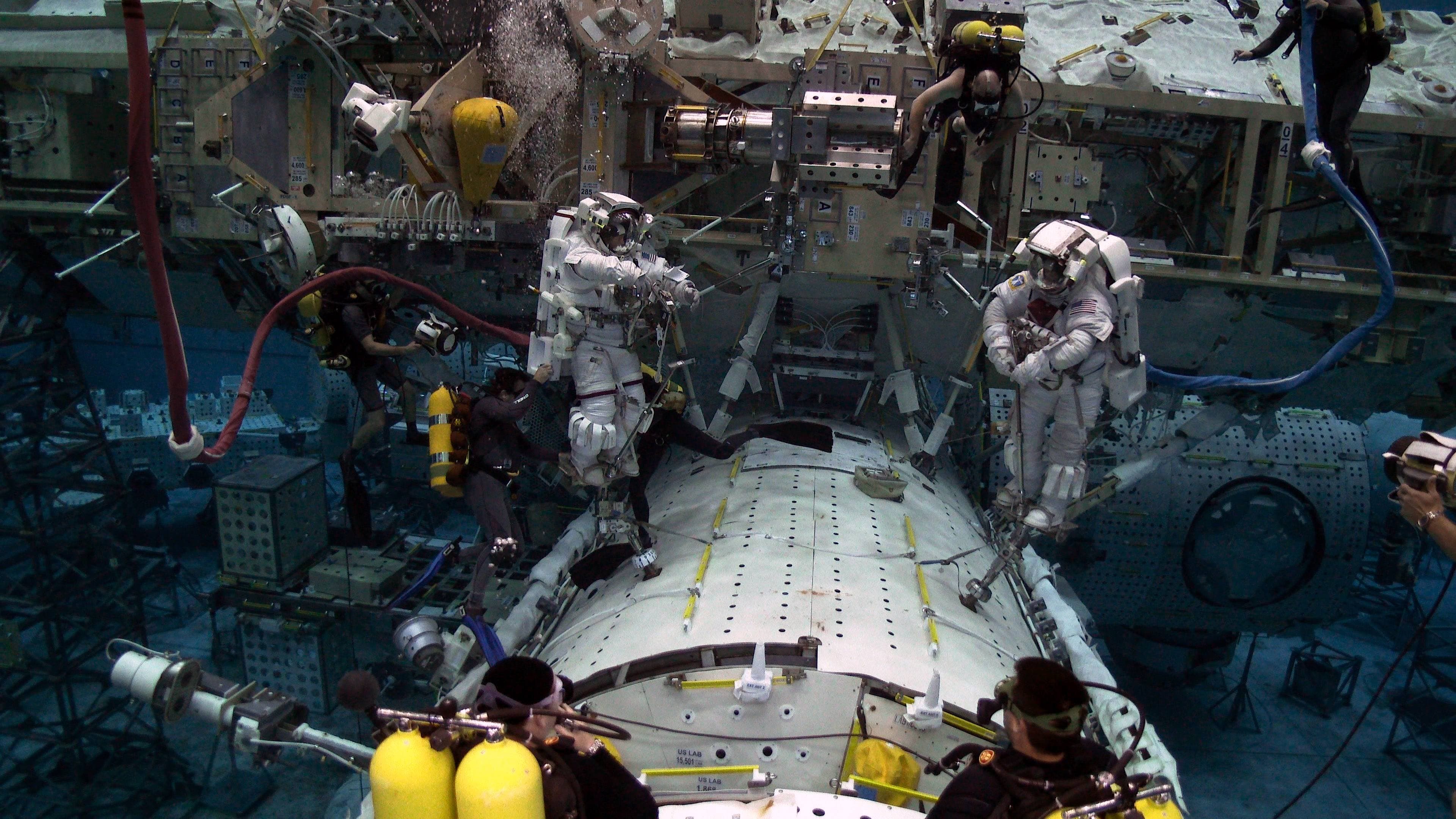 02_Astronaut