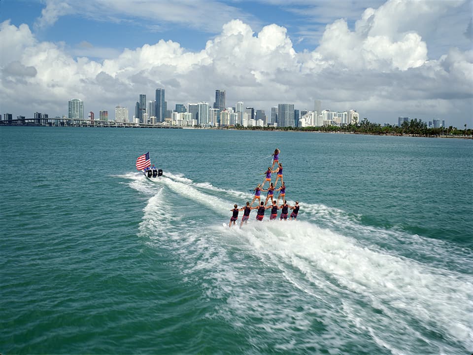 miami.086400_skiers